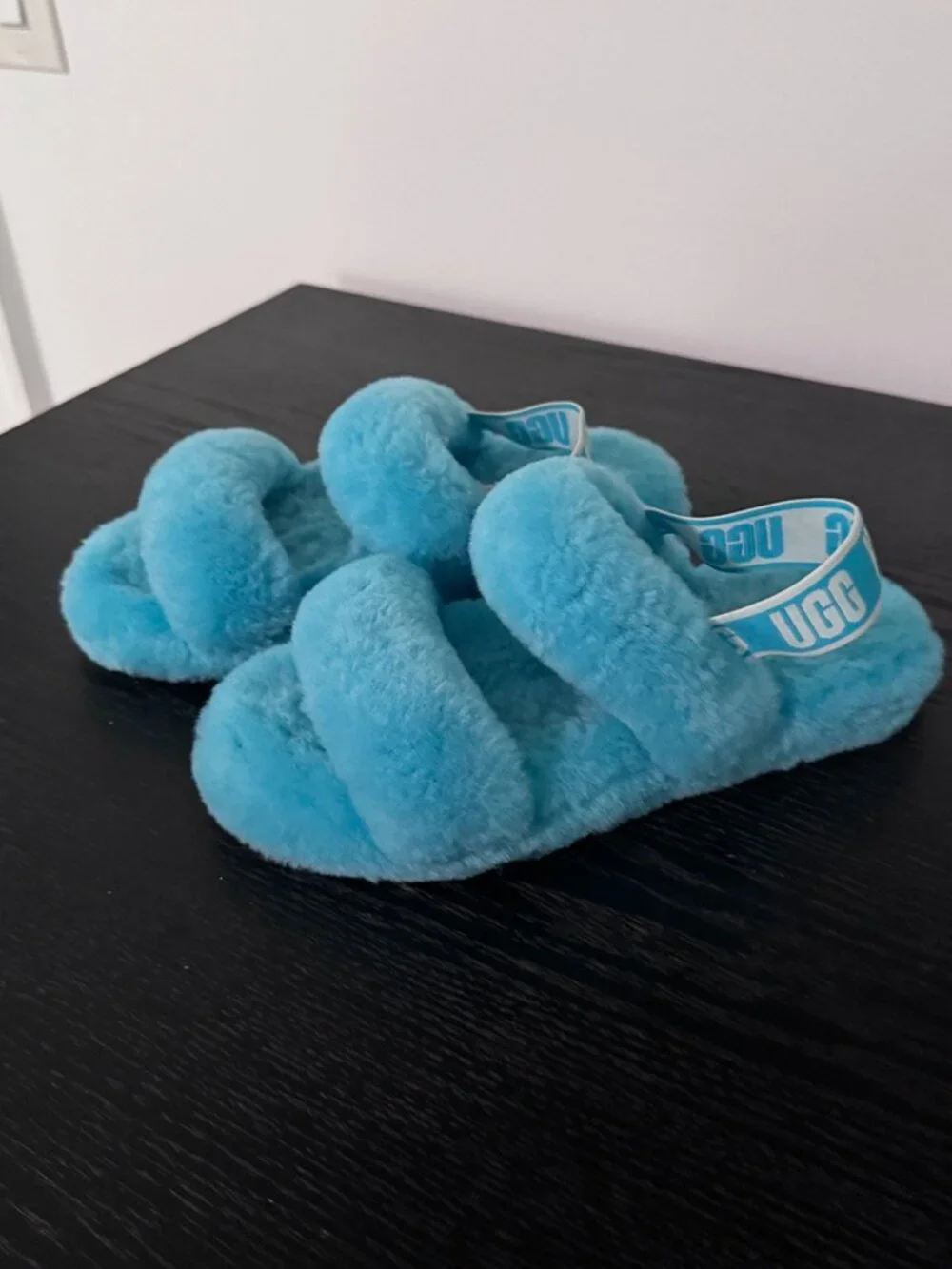 UGG Girls' Oh Yeah Slide Fluffy Slippers, Light Blue / Aqua, Size: 4, Never Worn